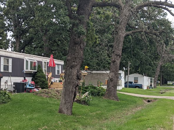 Woodlawn Mobile Home Park: 1501 W 4th St, Sterling, IL 61081